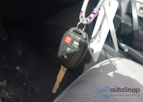 2014 Toyota Corolla Le z USA, uszkodzony, nr VIN 2T1BURHE5EC192143